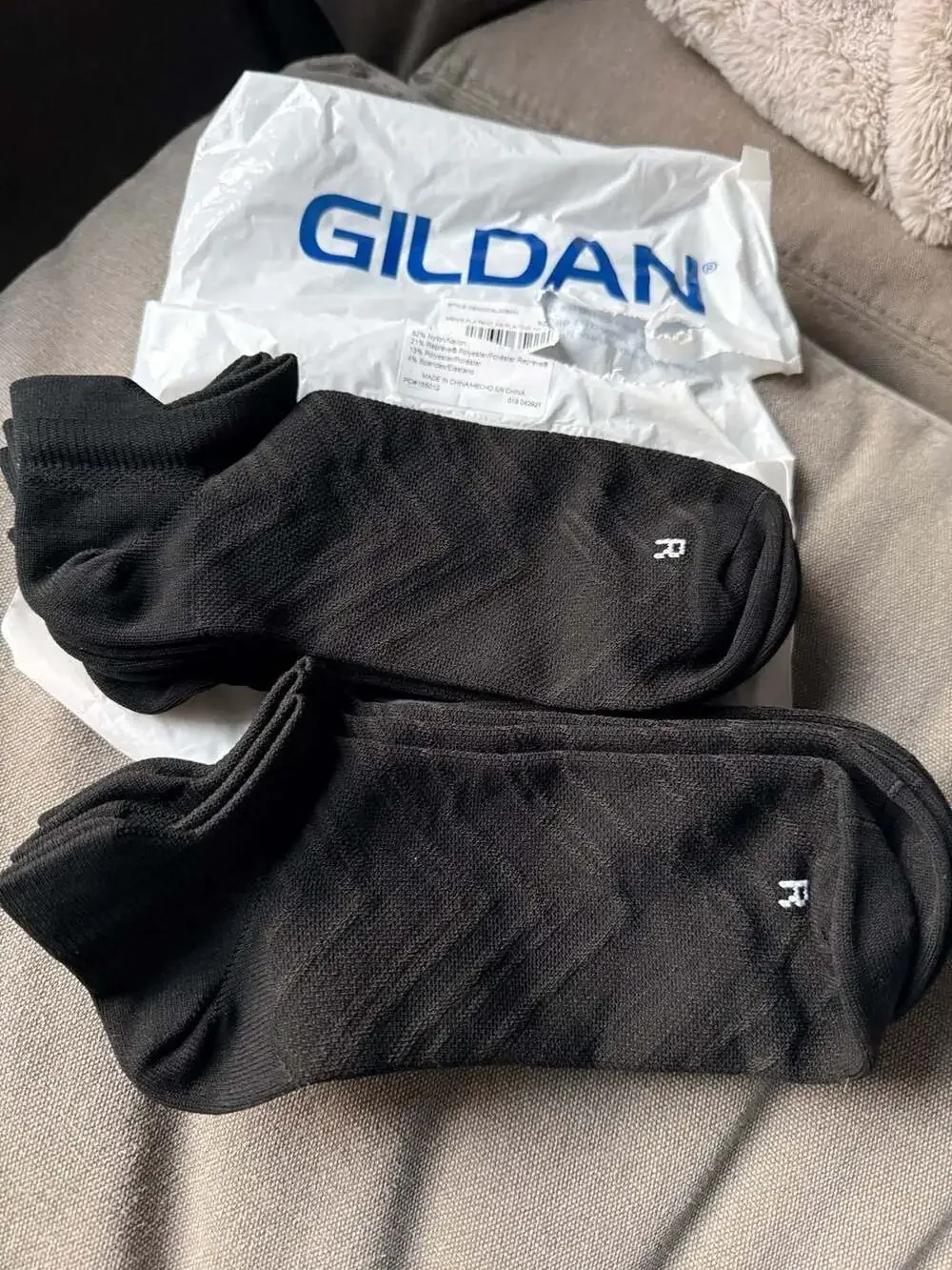 6 pair of Gildan Men's Flatknit Plaiting No-Show Socks Style GBM0004LG06AM